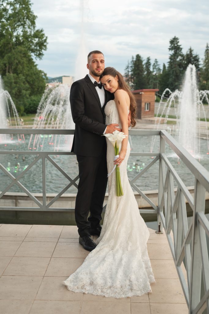 Сватбена фотосесия на младоженци